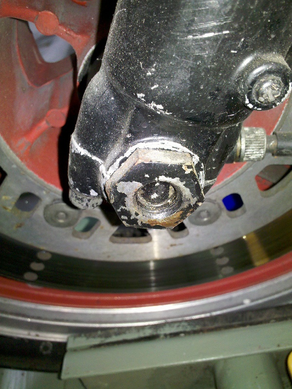 gpz1100_front_spindle.jpeg 